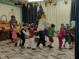 Прощание с ёлочкой Прощание с ёлочкой.